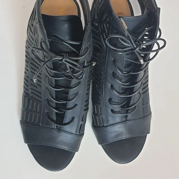 Sam Edelman Rocco Lace up Ankle Boots Womens 7 Black Laser Cut Open Peep Toe - Picture 6 of 13